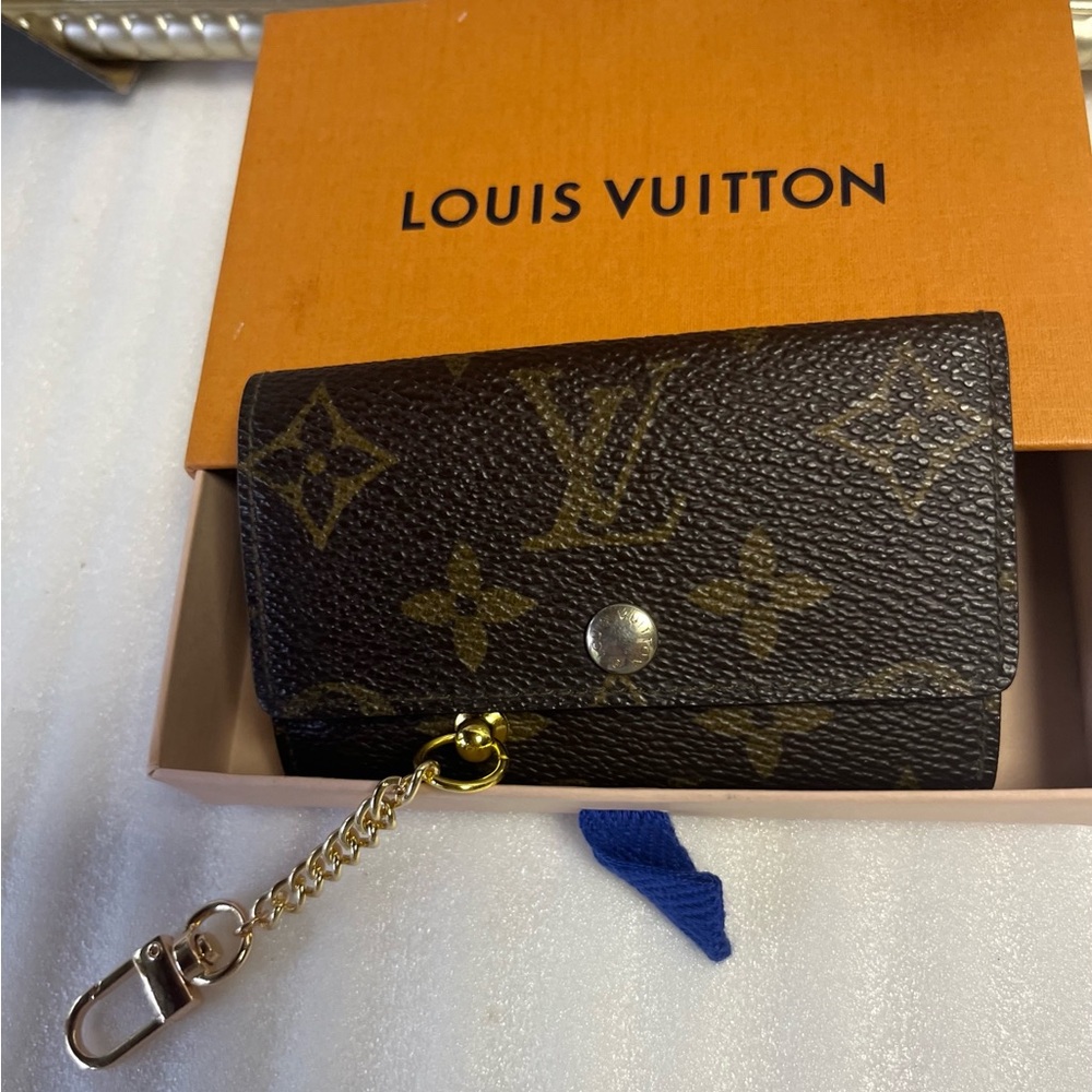 Louis Vuitton Key case LV box LV Bag Charm Keychains LV monogram unisex Vuitton